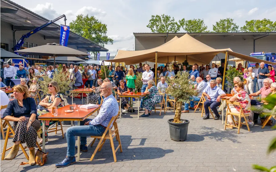 VAN EERSTE PAAL TOT OPLEVERING